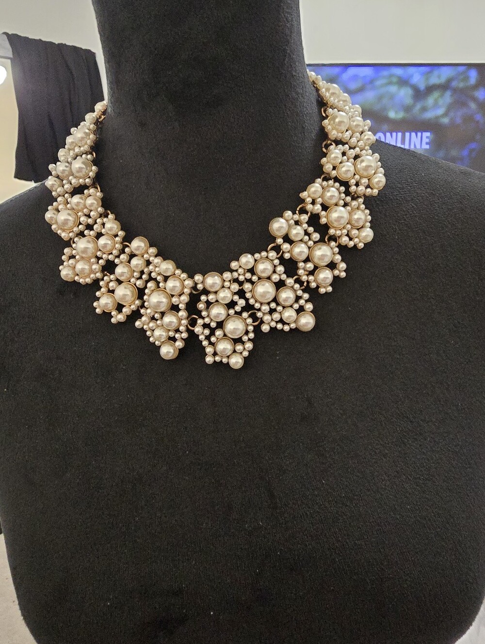Vintage Stunning Bib Chocker Elegant Foe Pearl Cluster Statement Necklace